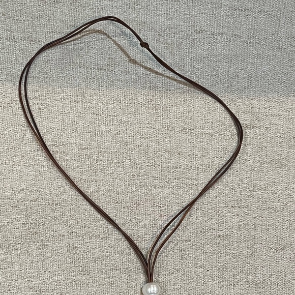 Drop Pearl & Leather Lariat Necklace - Picture 3 of 10